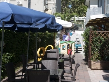 giardino attrezzato con angolo giochi per appartamenti ideali per famiglie